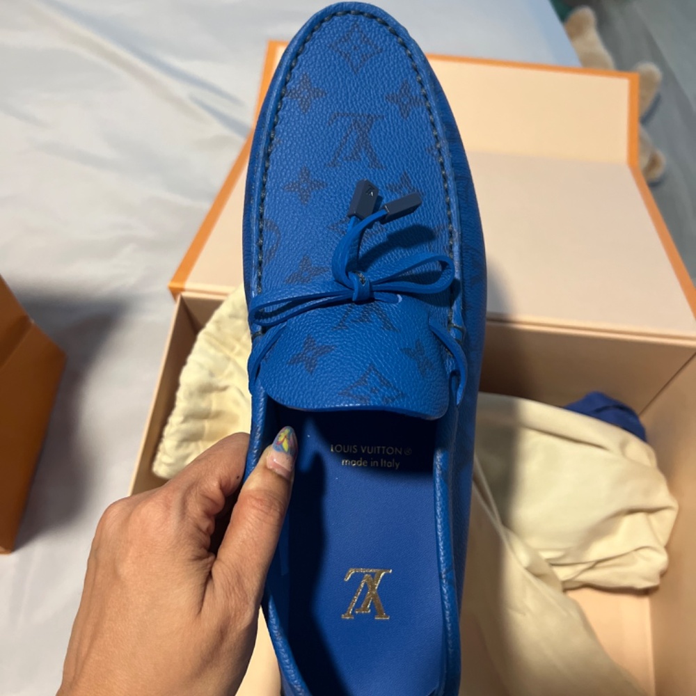 Shoes - Picture 2 of 4